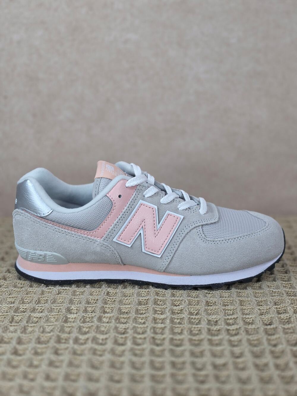 New Balance 574 Core GC574EVK Youth 5.5 / Women’s 7 – Grey Pink – Brand New